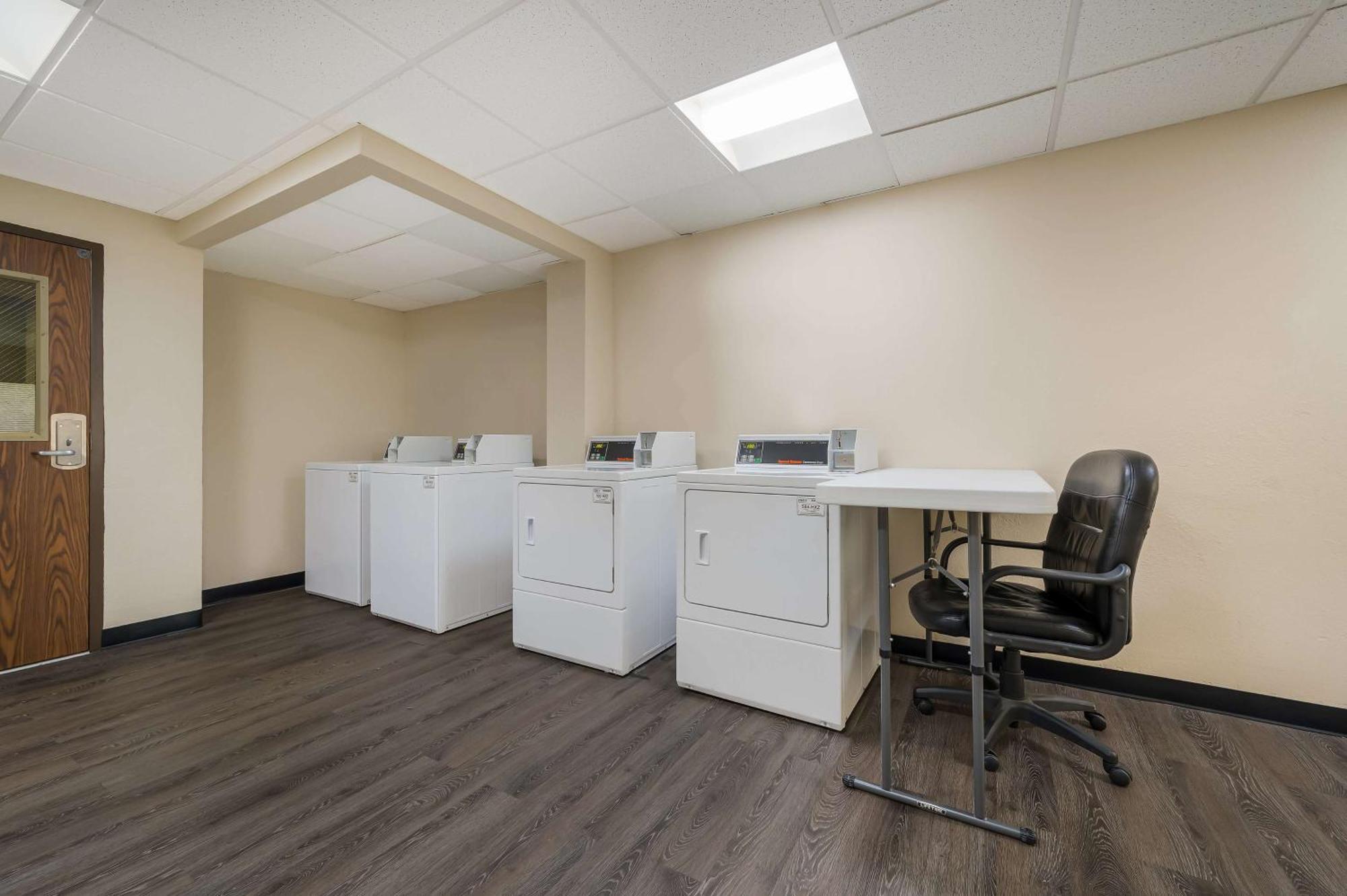 Best Western Detroit Livonia Εξωτερικό φωτογραφία